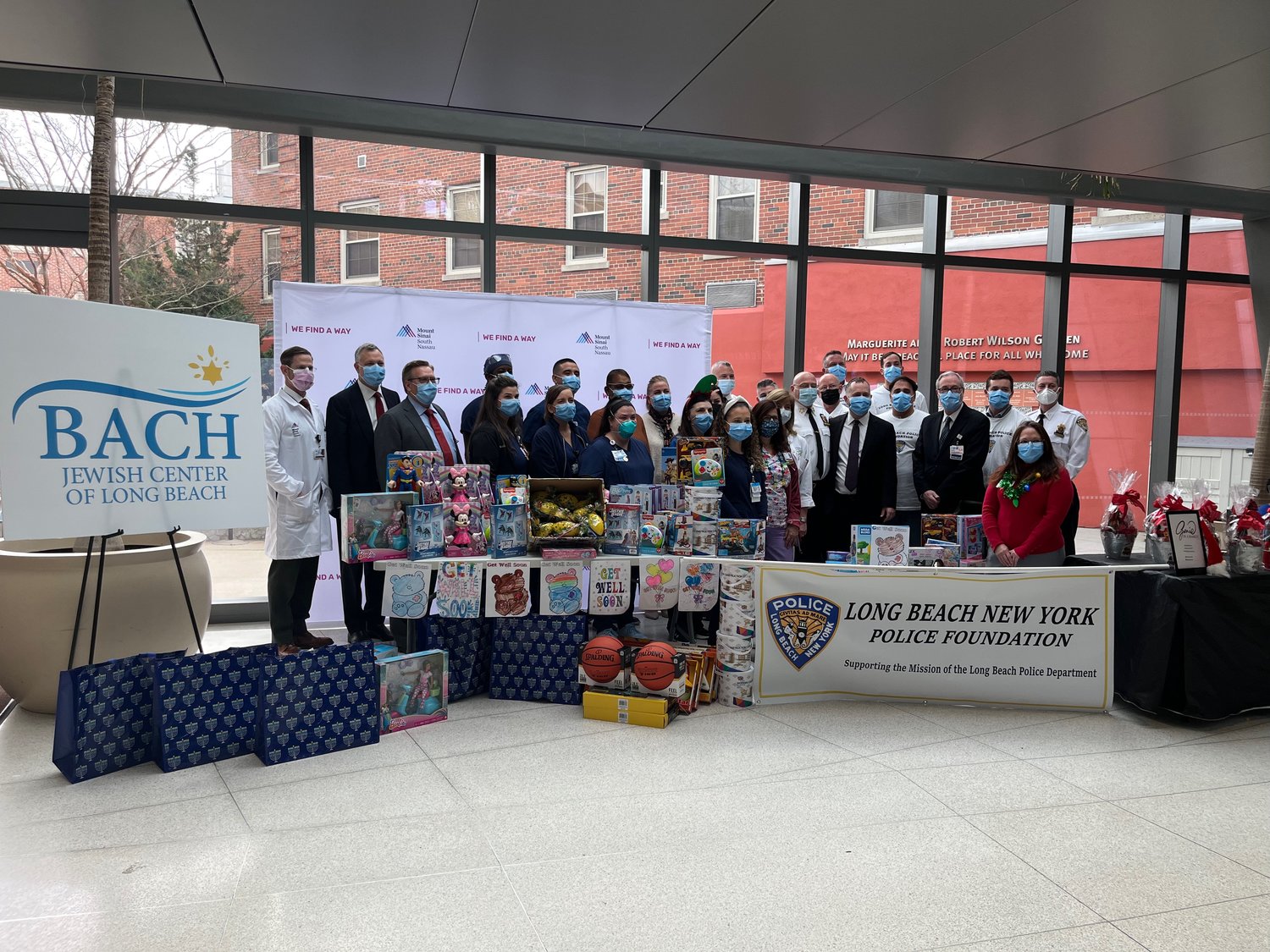 Bach Jewish Center And L.B.Police Department Deliver Toys To Children ...